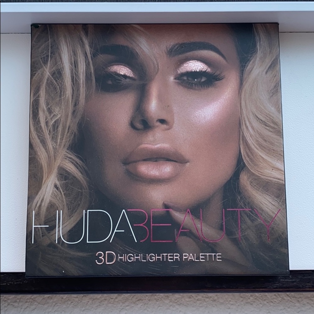 Huda Beauty 3D Highlighter in Pink Sands